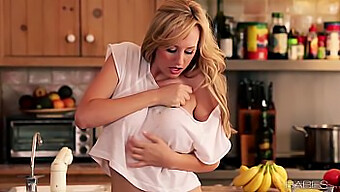 Spectacolul Pasional Al Lui Brett Rossi În Hungry For Love Pe Babes.Com