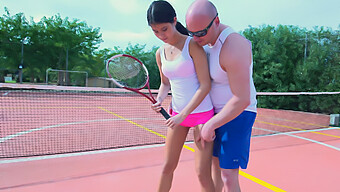 Si Cantik Remaja Beralih Dari Tenis Ke Seks Hardcore